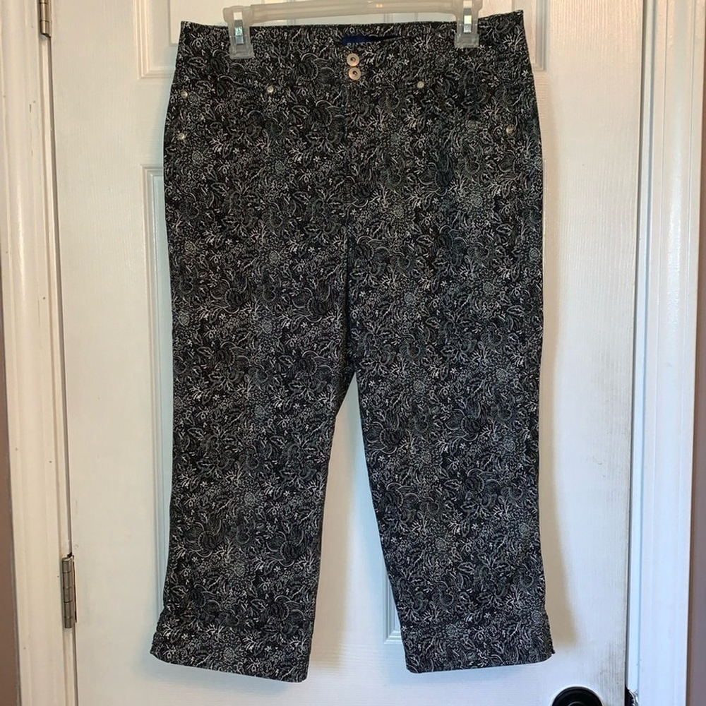 Bandolinoblu black and white floral pattern cotton blend capris size 8